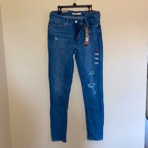 Levi’s 711 Skinny Jeans